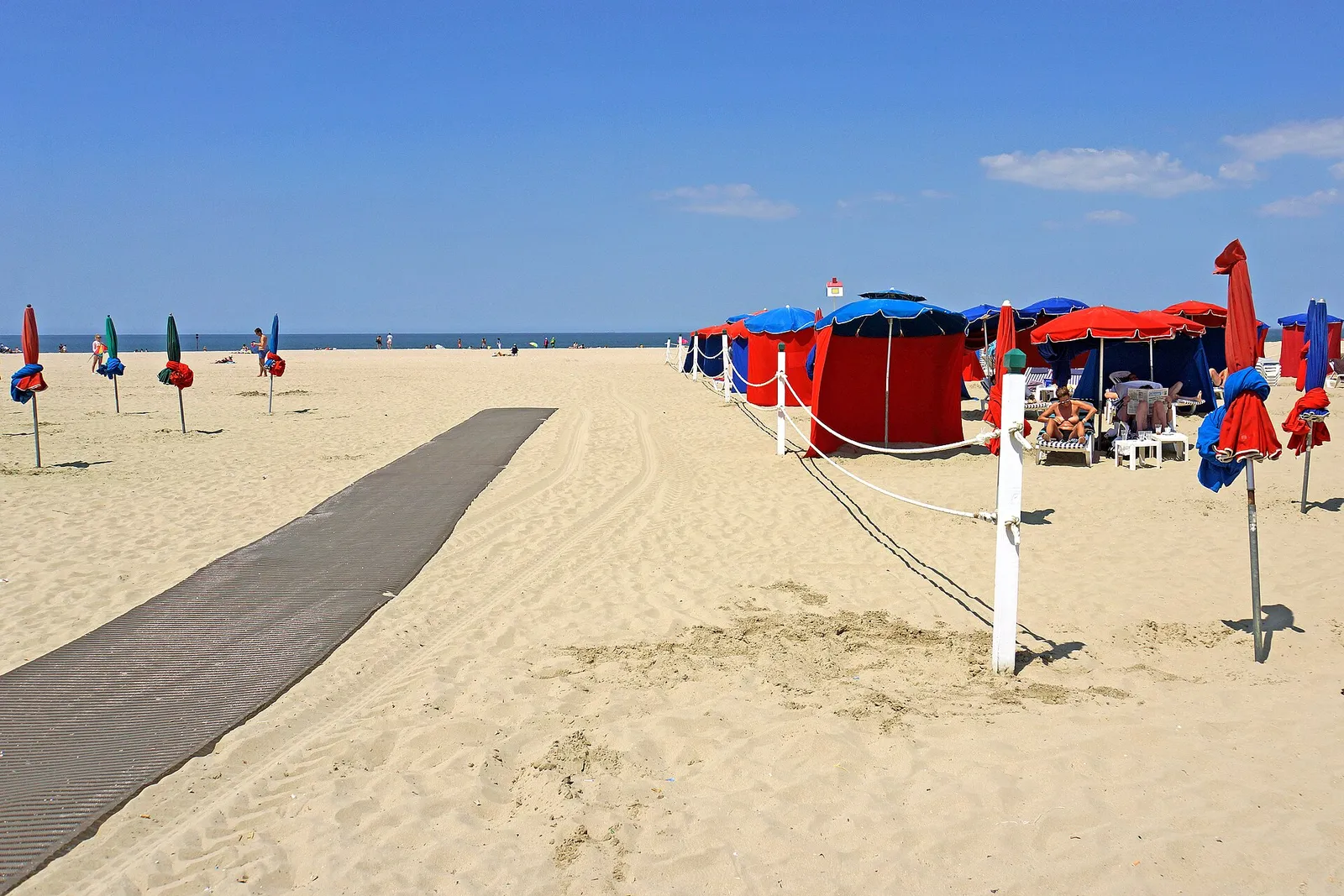 La plage de Deauville, en Normandie