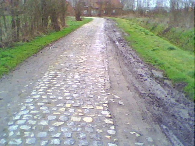 Le secteur pavé du carrefour de l'Arbre, sur le parcours de Paris-Roubaix