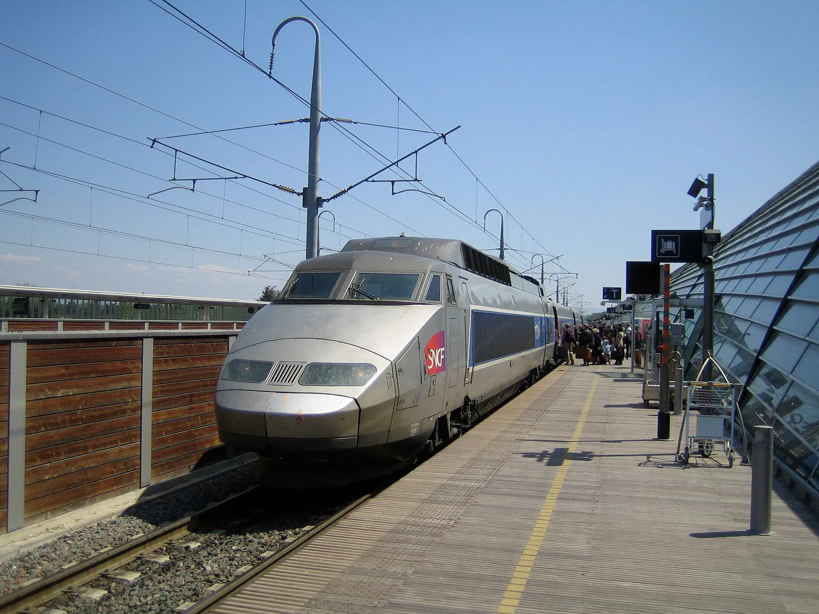 Un TGV en gare (illustration)